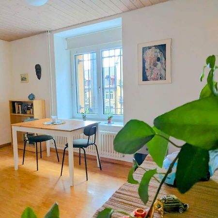 Urban Retreat - Cozy Studio With Private Patio Apartment Цюрих Екстериор снимка