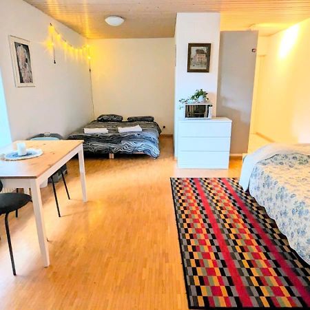 Urban Retreat - Cozy Studio With Private Patio Apartment Цюрих Екстериор снимка