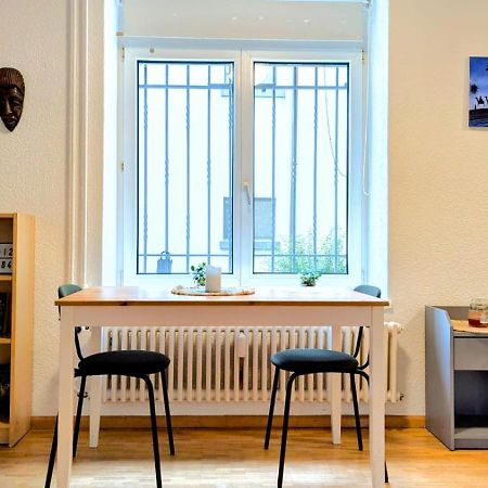 Urban Retreat - Cozy Studio With Private Patio Apartment Цюрих Екстериор снимка
