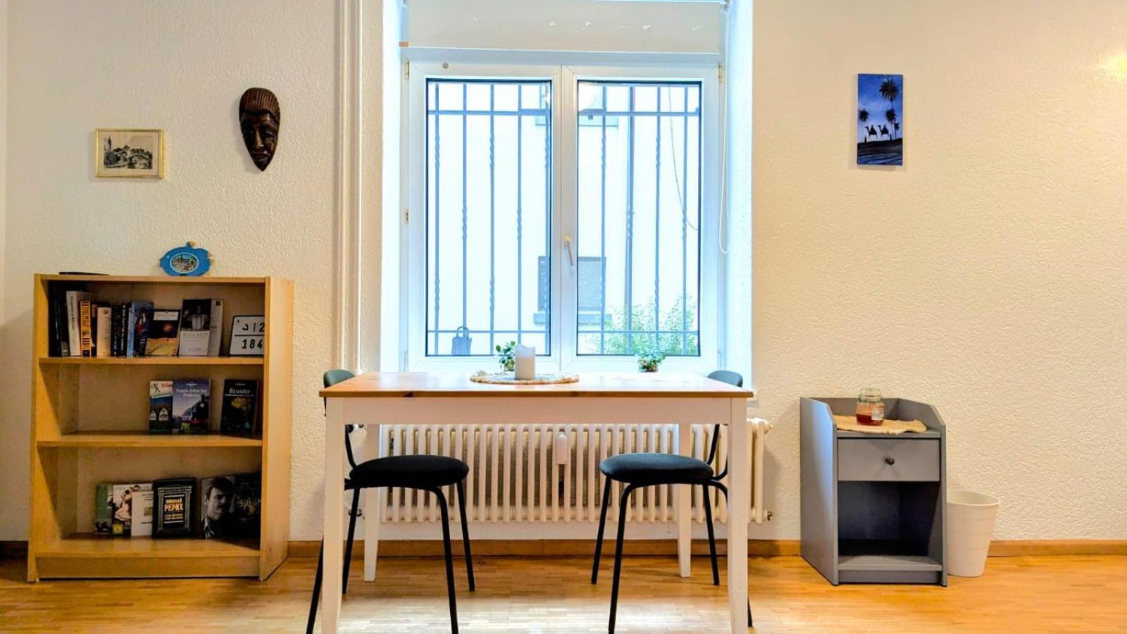 Urban Retreat - Cozy Studio With Private Patio Apartment Цюрих Екстериор снимка